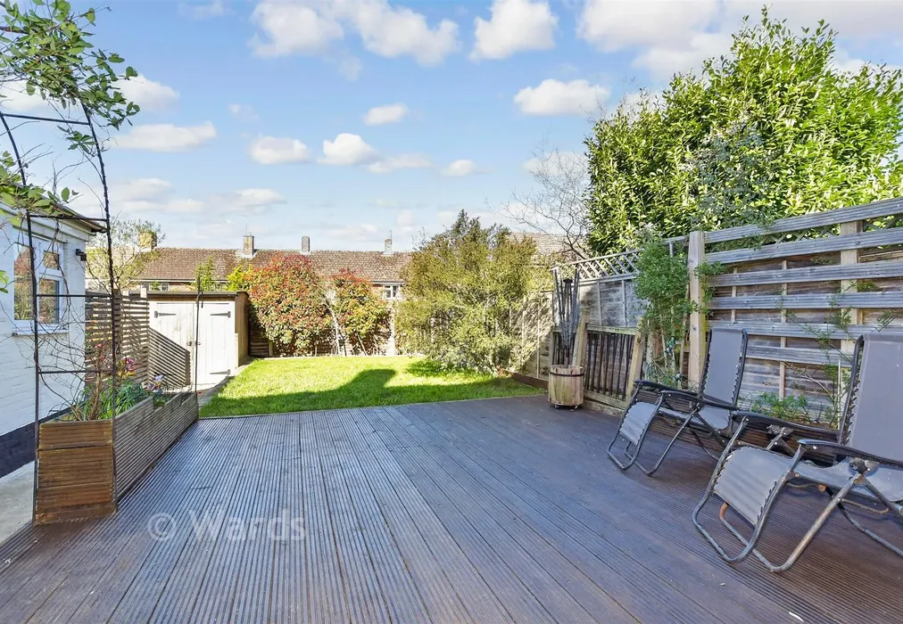 Rear Garden - Glebe Meadow, Wateringbury, Maidstone, Kent - Wards of Kent