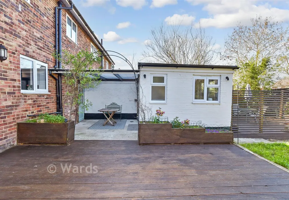 Rear Garden - Glebe Meadow, Wateringbury, Maidstone, Kent - Wards of Kent