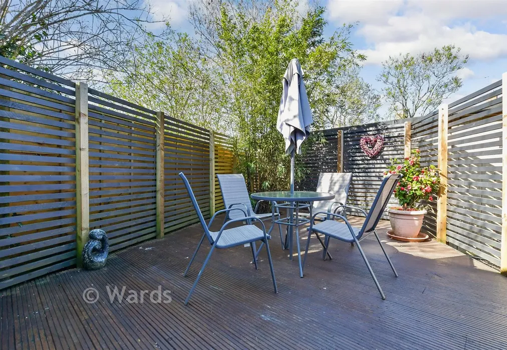 Rear Garden - Glebe Meadow, Wateringbury, Maidstone, Kent - Wards of Kent