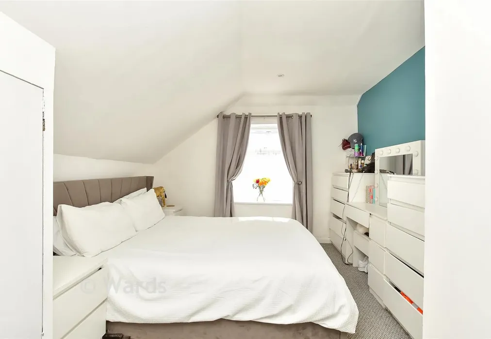 Bedroom - East Street, Faversham, Kent - Wards of Kent