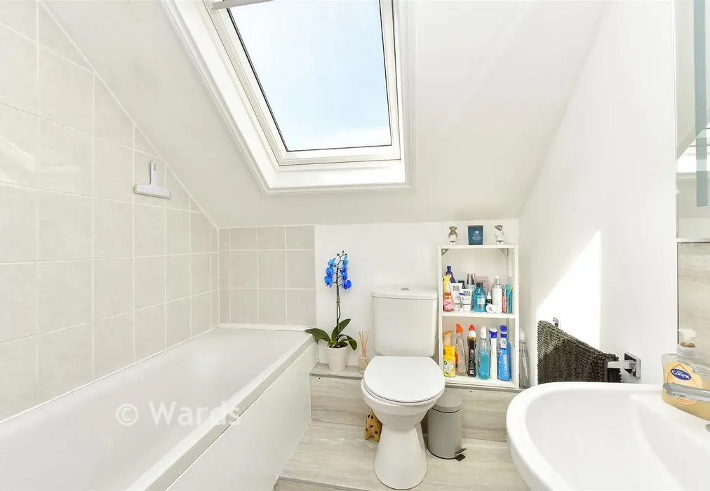 Bathroom - East Street, Faversham, Kent - Wards of Kent