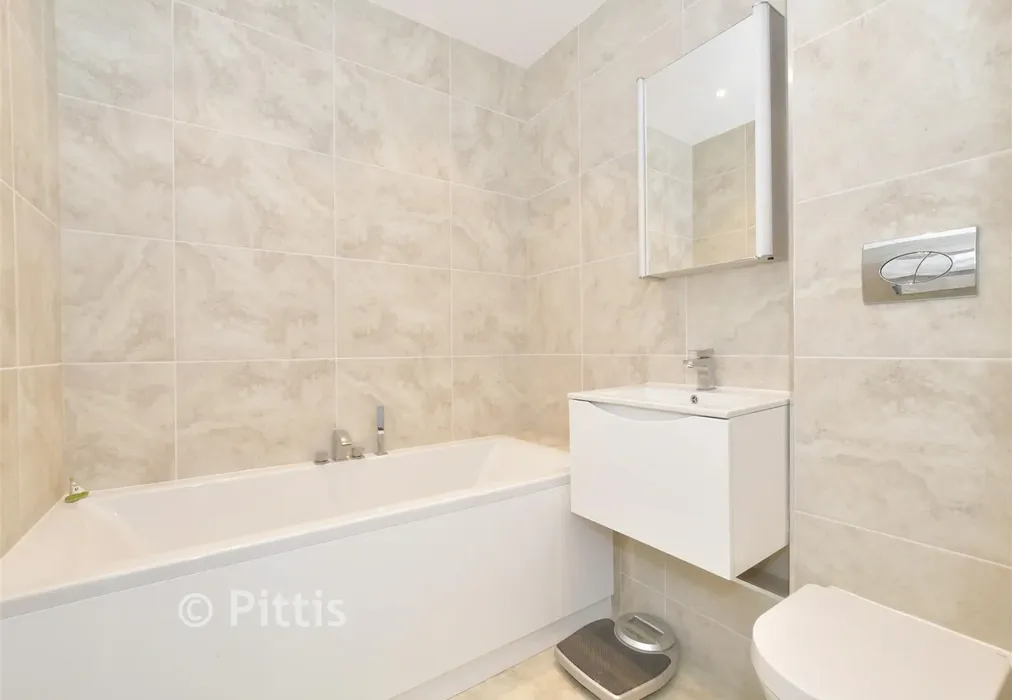 Bathroom - Grange Road, Sandown, Isle of Wight - Wards of Kent
