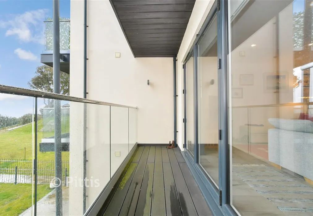 Balcony - Grange Road, Sandown, Isle of Wight - Wards of Kent