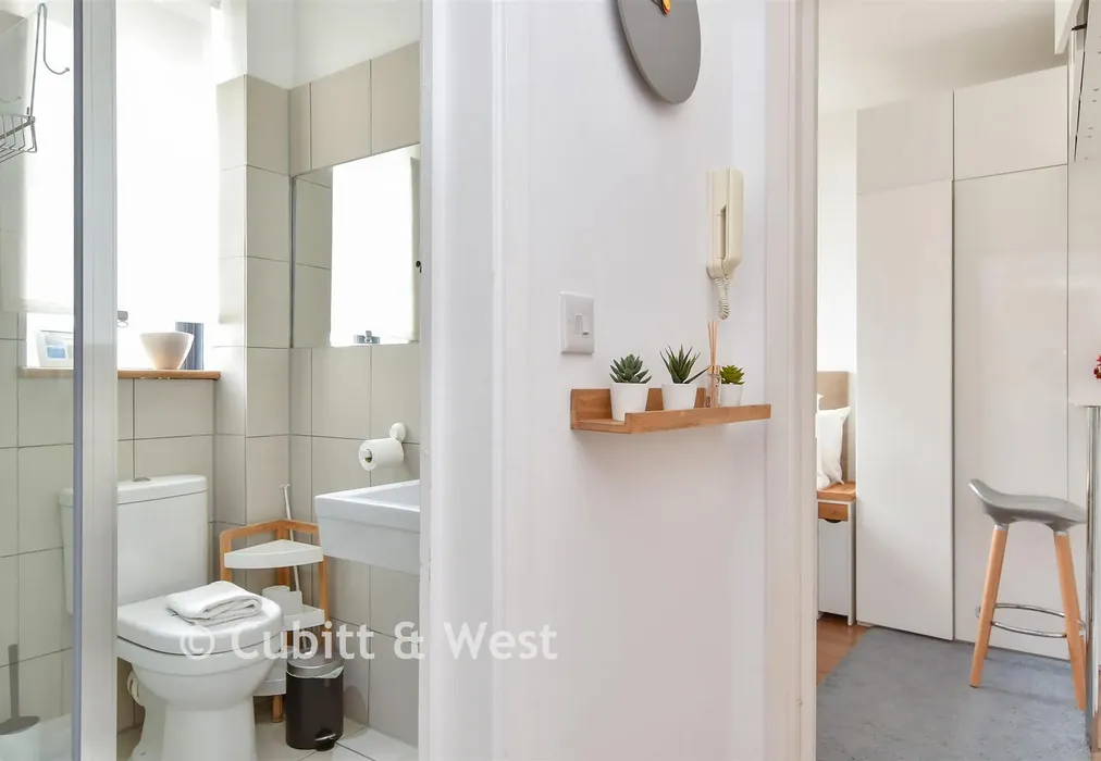 Internal Lifestyle Photograph - Western Road, Brighton, East Sussex - Wards of Kent