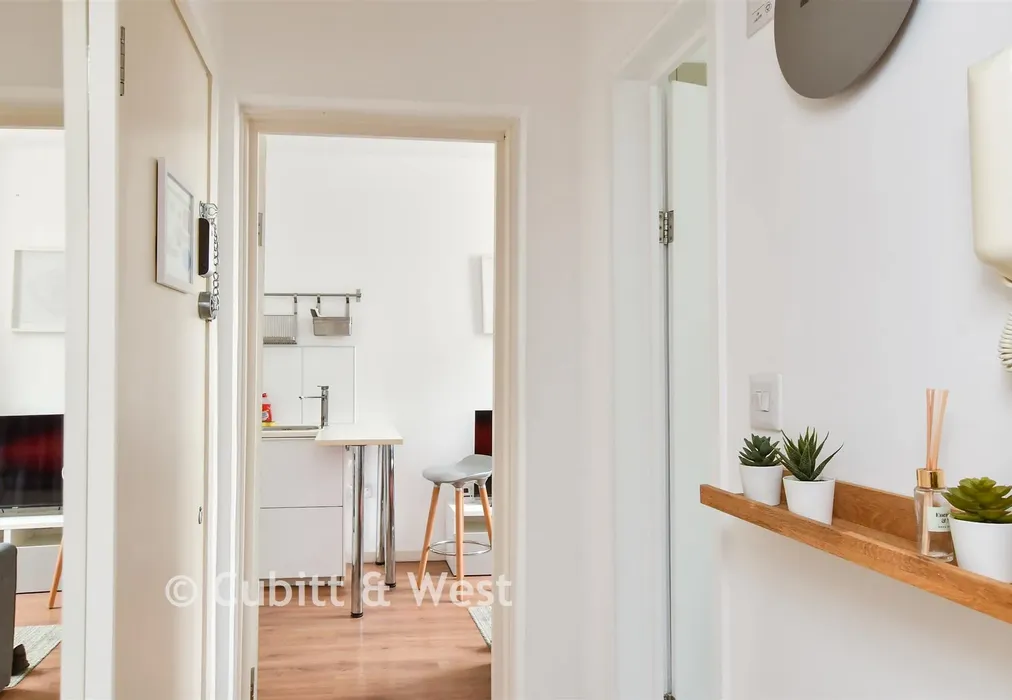 Internal Lifestyle Photograph - Western Road, Brighton, East Sussex - Wards of Kent
