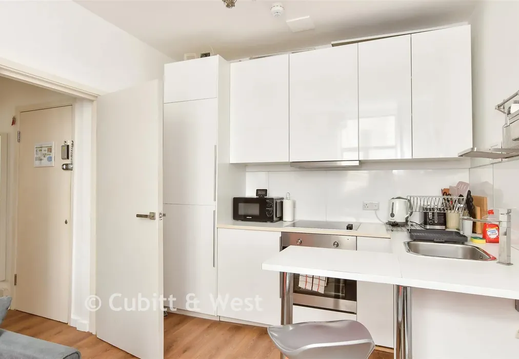 Lounge/ Kitchen - Western Road, Brighton, East Sussex - Wards of Kent