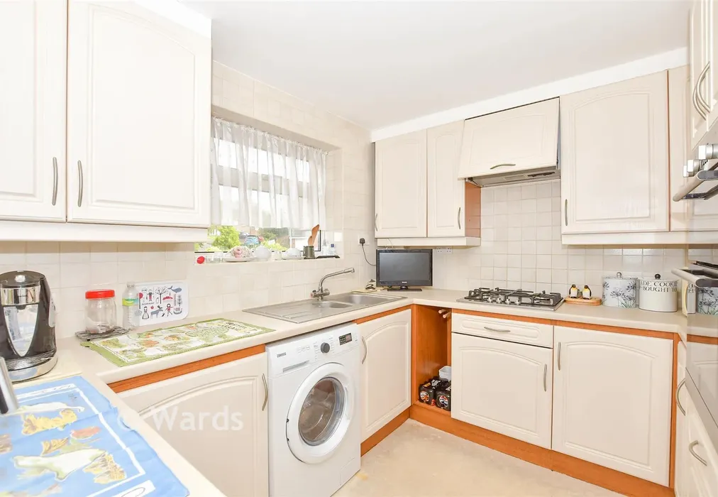 Kitchen - Chestnut Walk, Larkfield, Kent - Wards of Kent