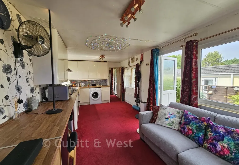 Lounge/Kitchen - Boxhill Road, Tadworth, Surrey - Wards of Kent