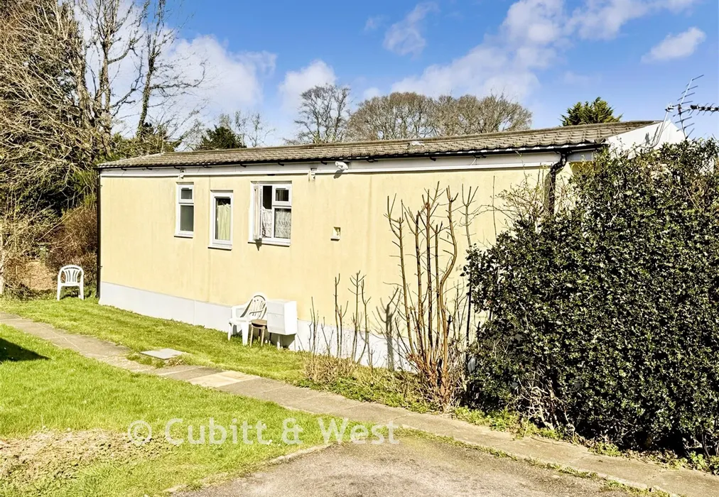 Side Area - Boxhill Road, Tadworth, Surrey - Wards of Kent