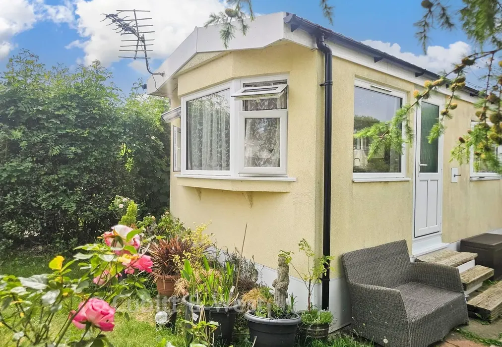 Garden - Boxhill Road, Tadworth, Surrey - Wards of Kent