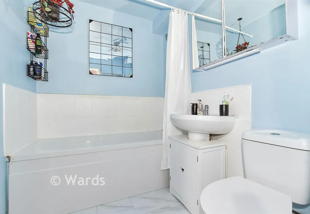 Bathroom - Vermont Road, Rusthall, Tunbridge Wells, Kent - Wards of Kent