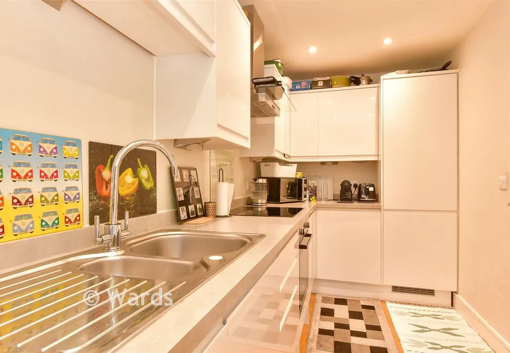 Kitchen - Lambourne Close, Farningham, Dartford, Kent - Wards of Kent