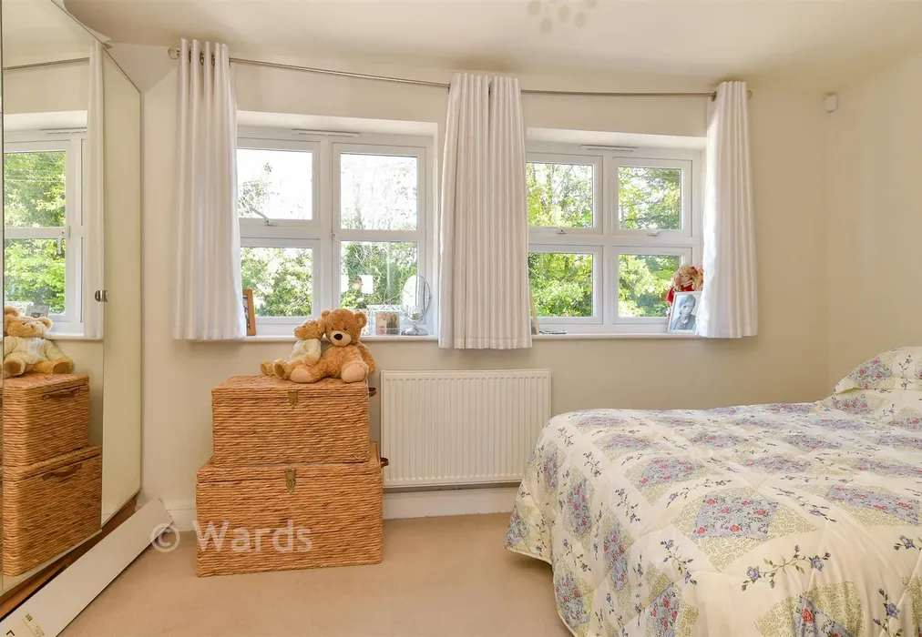 Bedroom 1 - Lambourne Close, Farningham, Dartford, Kent - Wards of Kent