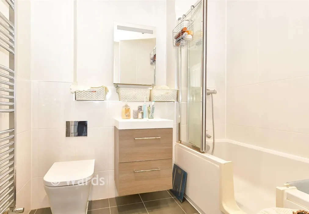 Bathroom - Lambourne Close, Farningham, Dartford, Kent - Wards of Kent