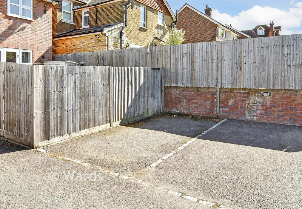 Driveway/Parking - Lambourne Close, Farningham, Dartford, Kent - Wards of Kent