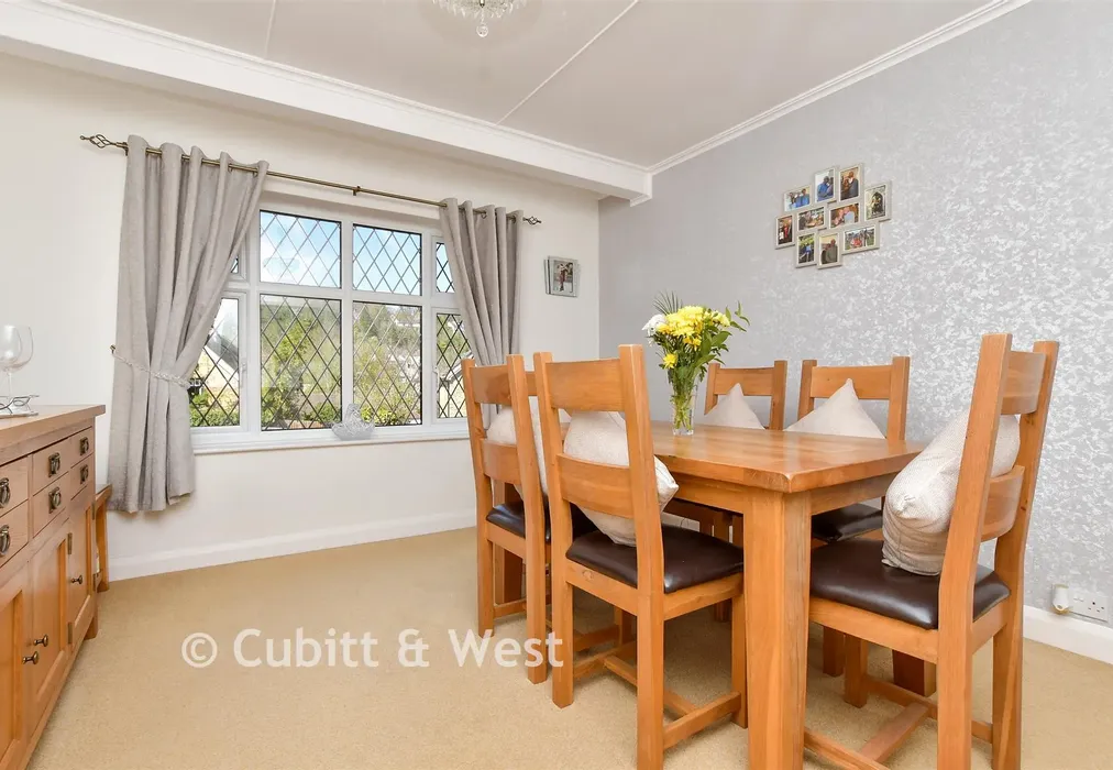 Dining Room - Tillingdown Hill, Caterham, Surrey - Wards of Kent