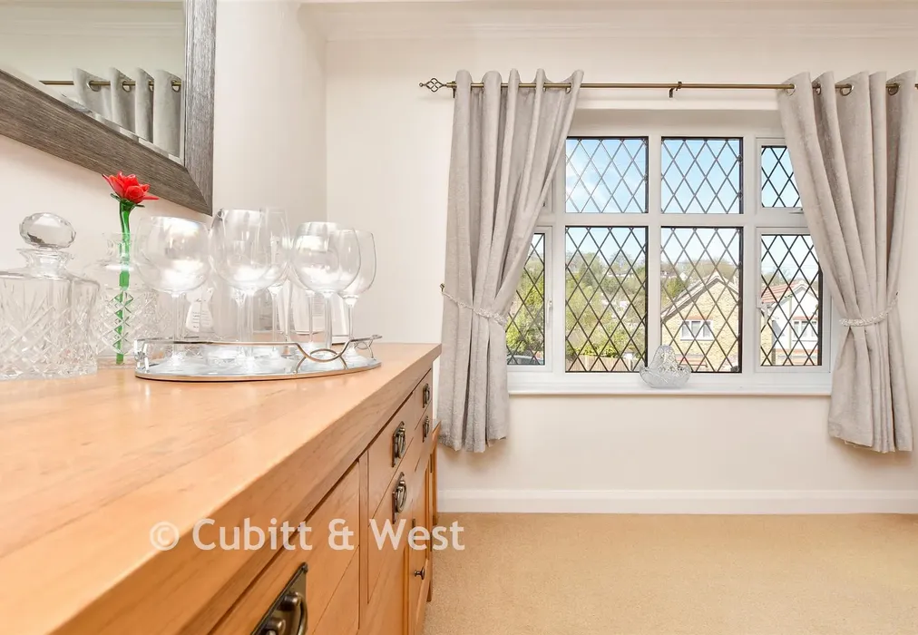 Internal Lifestyle Photograph - Tillingdown Hill, Caterham, Surrey - Wards of Kent