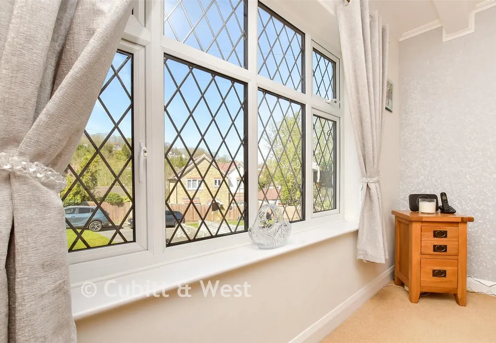 Internal Lifestyle Photograph - Tillingdown Hill, Caterham, Surrey - Wards of Kent