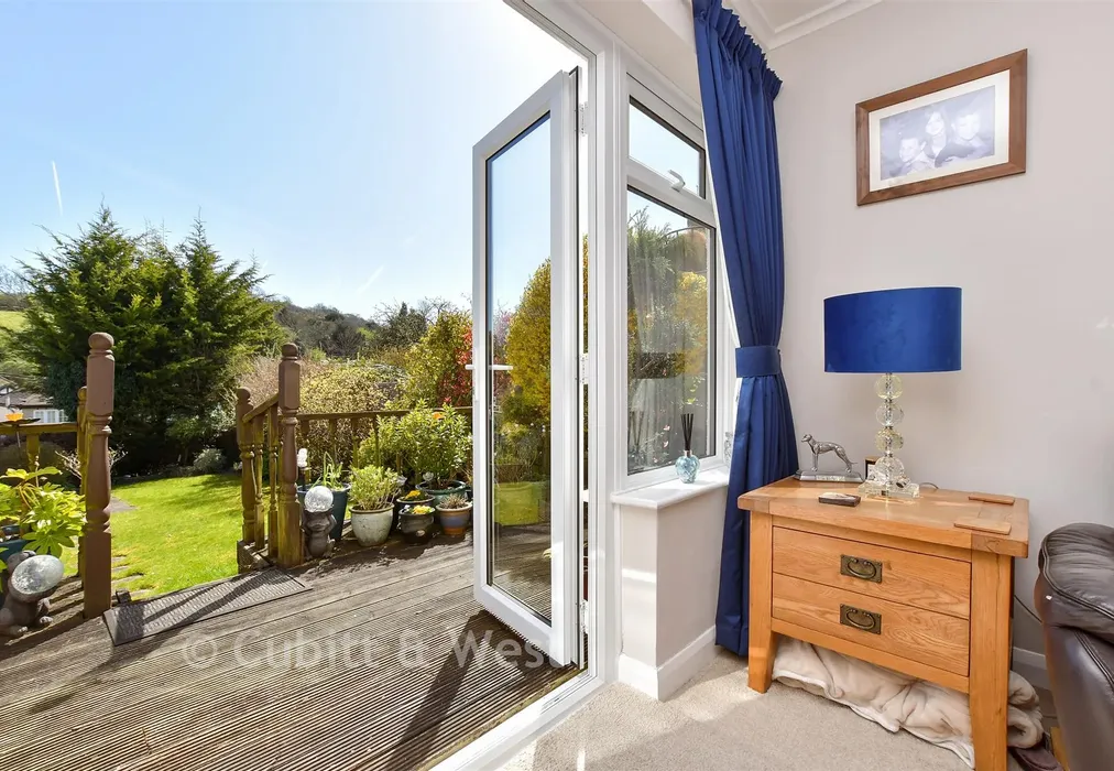 Internal Lifestyle Photograph - Tillingdown Hill, Caterham, Surrey - Wards of Kent