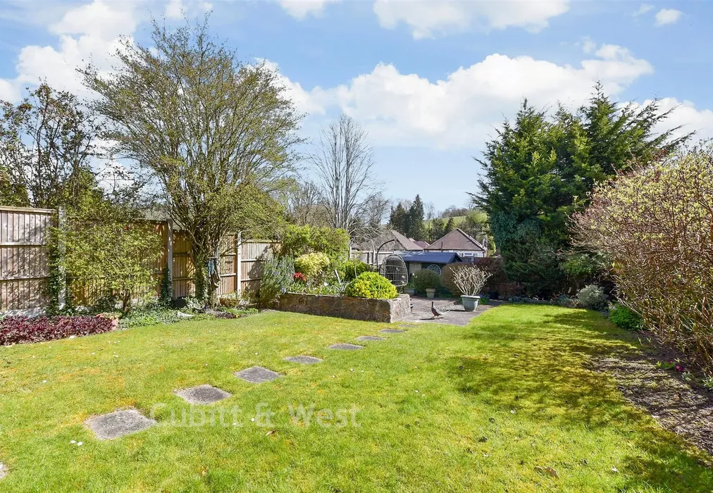 Rear Garden - Tillingdown Hill, Caterham, Surrey - Wards of Kent