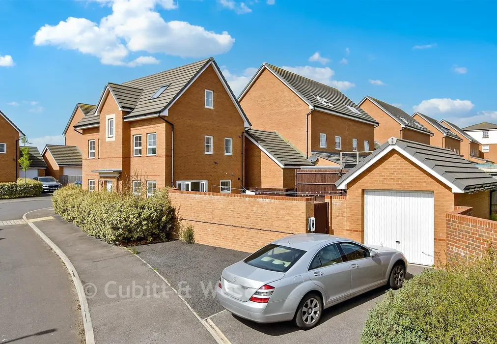 Garage - Linnet Crescent, Peacehaven, Brighton, East Sussex - Wards of Kent