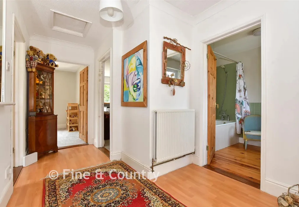 Internal Lifestyle Photograph - Sandy Close, Blackwater, Newport, Isle of Wight - Wards of Kent