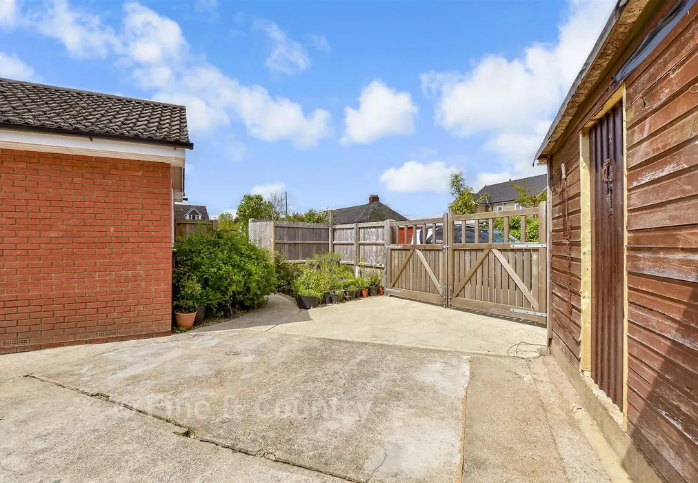 Driveway/Parking - Sandy Close, Blackwater, Newport, Isle of Wight - Wards of Kent