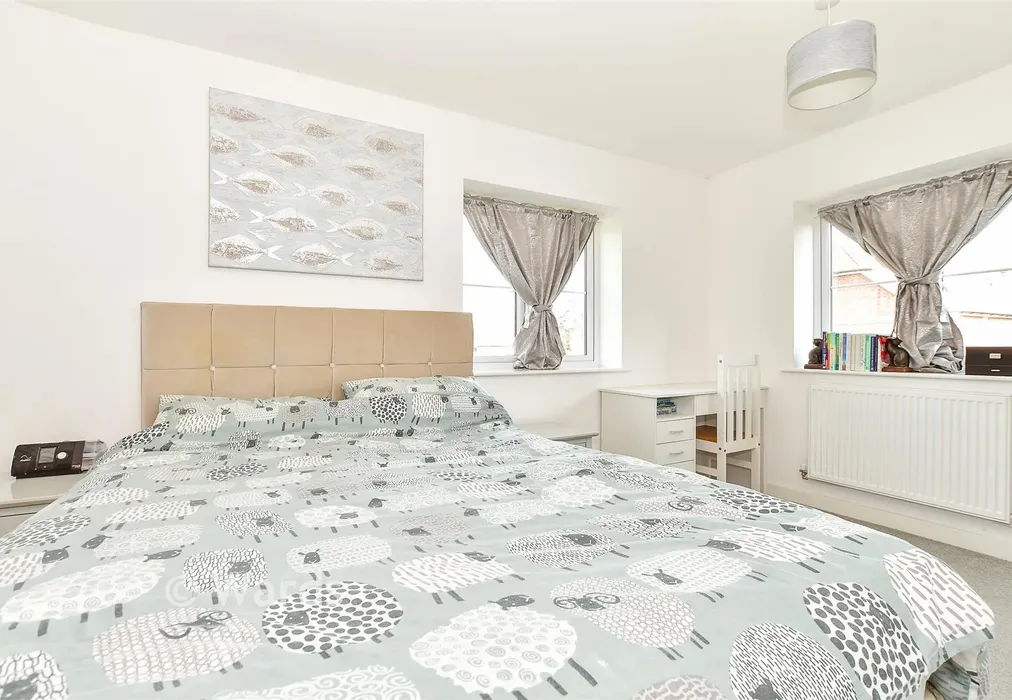 Bedroom 1 - Smarden, Ashford, Kent - Wards of Kent