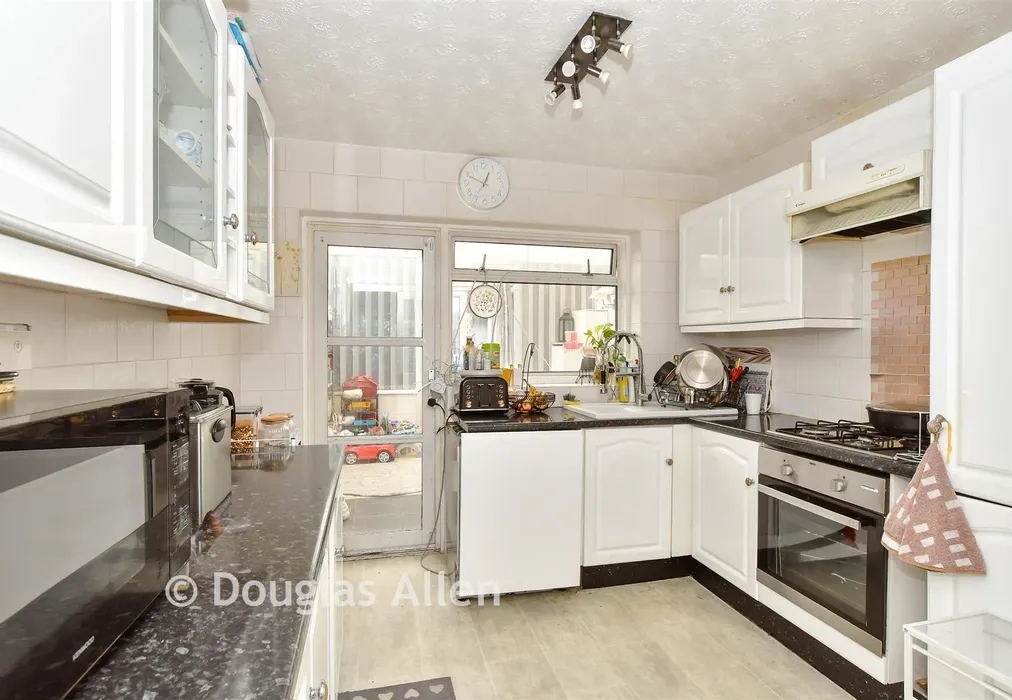 Kitchen - Marston Avenue, Dagenham, Essex - Wards of Kent
