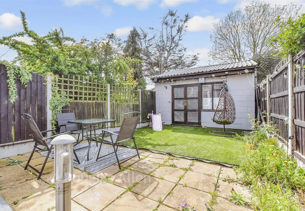 Rear Garden - Marston Avenue, Dagenham, Essex - Wards of Kent