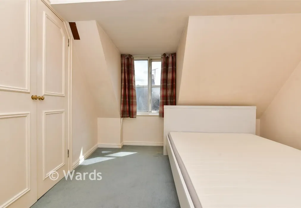 Bedroom 1 - Castle Row, Canterbury, Kent - Wards of Kent
