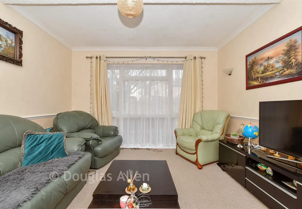 Lounge - Nash Road, Chadwell Heath, Essex - Wards of Kent