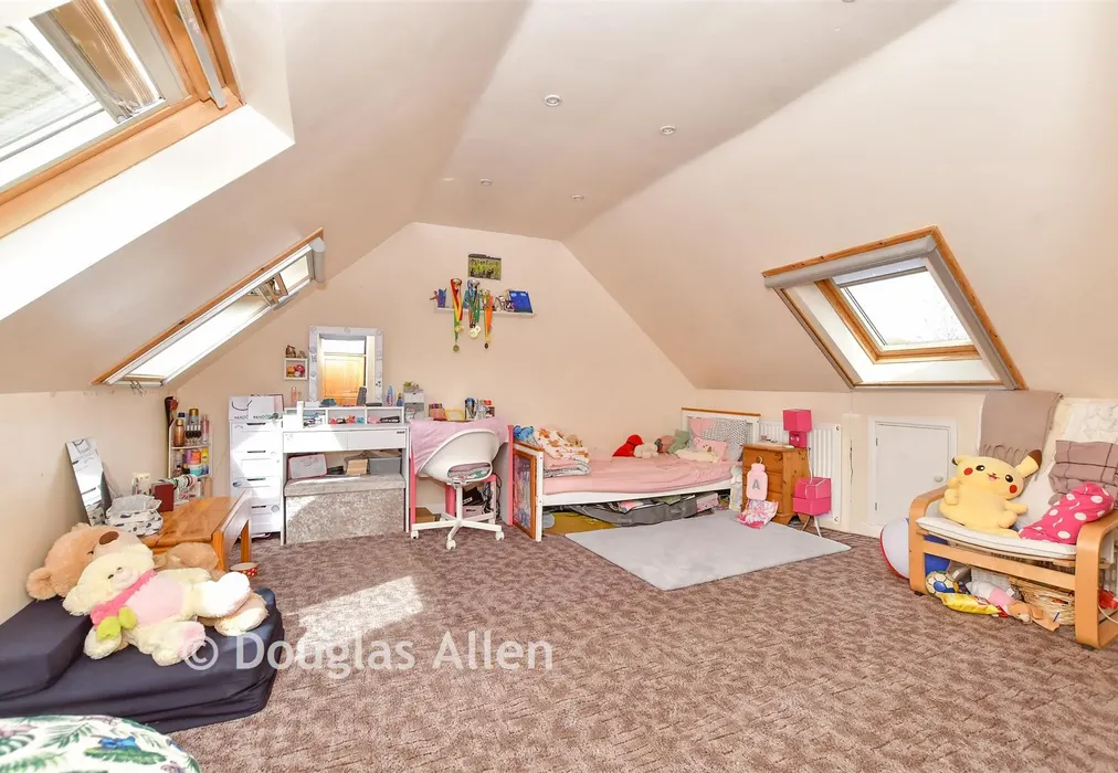 Loft Room - Nash Road, Chadwell Heath, Essex - Wards of Kent