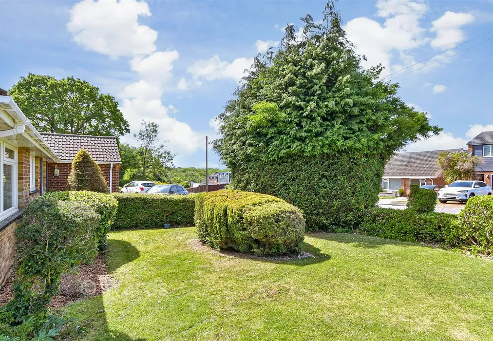 Front Garden - Victoria Road, Walderslade, Chatham, Kent - Wards of Kent