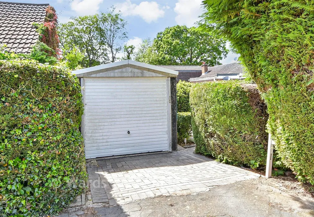 Garage - Victoria Road, Walderslade, Chatham, Kent - Wards of Kent