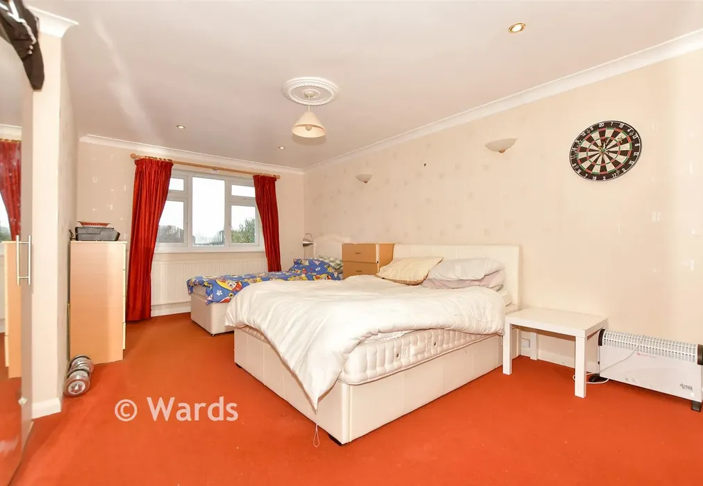 Bedroom 1 - The Broadway, Herne Bay, Kent - Wards of Kent