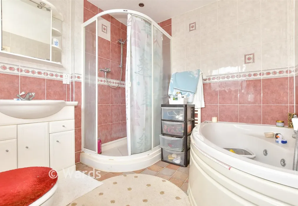 Bathroom - The Broadway, Herne Bay, Kent - Wards of Kent