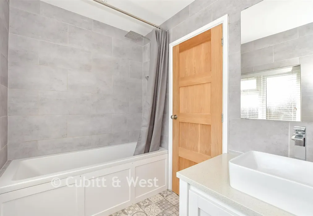 Bathroom - Garsons Road, Southbourne, Hampshire - Wards of Kent