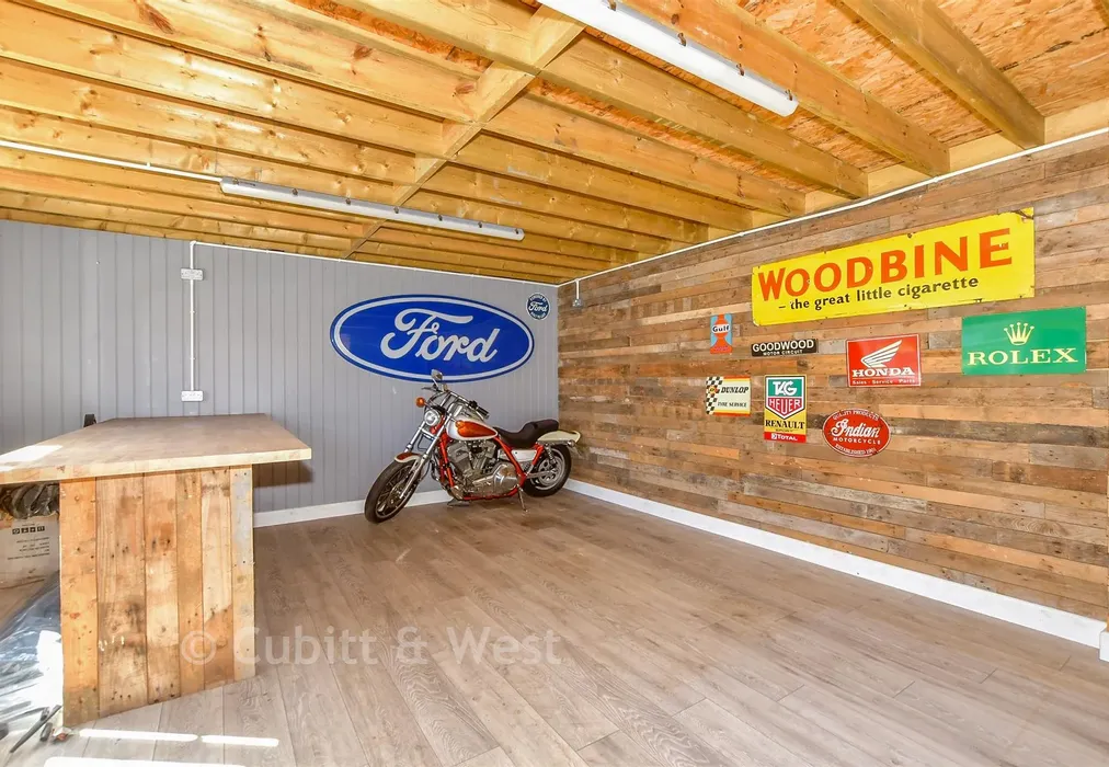 Room 1/Outbuildings - Garsons Road, Southbourne, Hampshire - Wards of Kent
