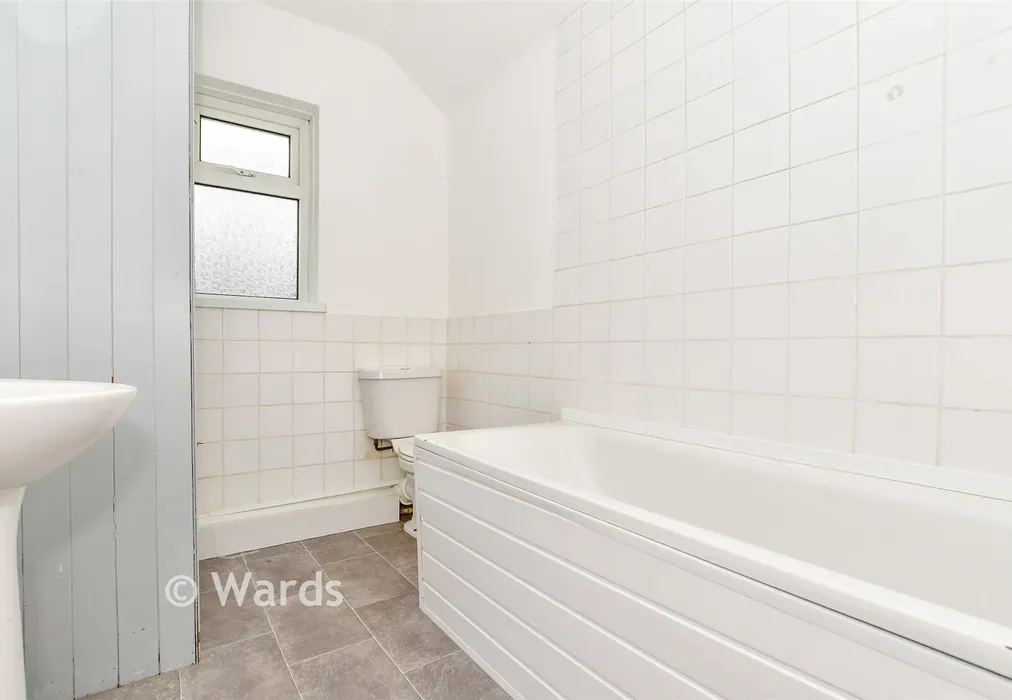 Bathroom - Lowther Road, Dover, Kent - Wards of Kent