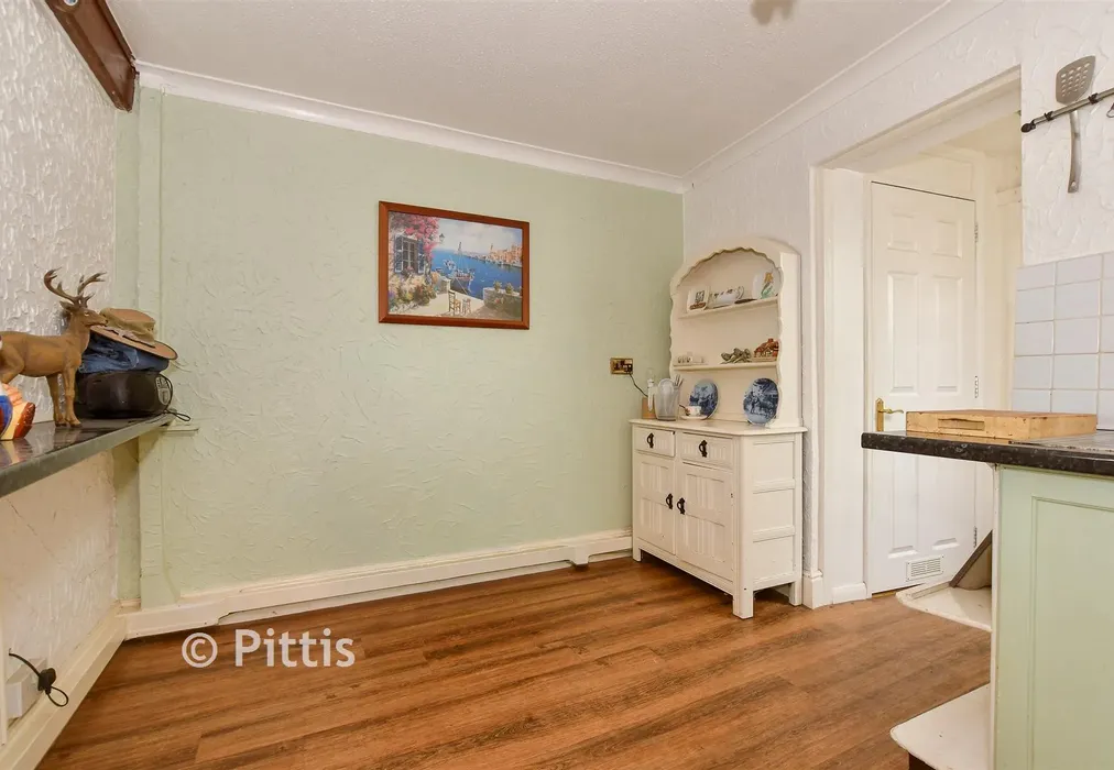 Kitchen - The Mall, Brading, Isle of Wight - Wards of Kent
