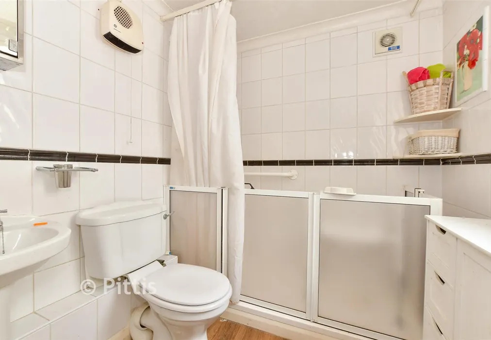 Shower Room - The Mall, Brading, Isle of Wight - Wards of Kent