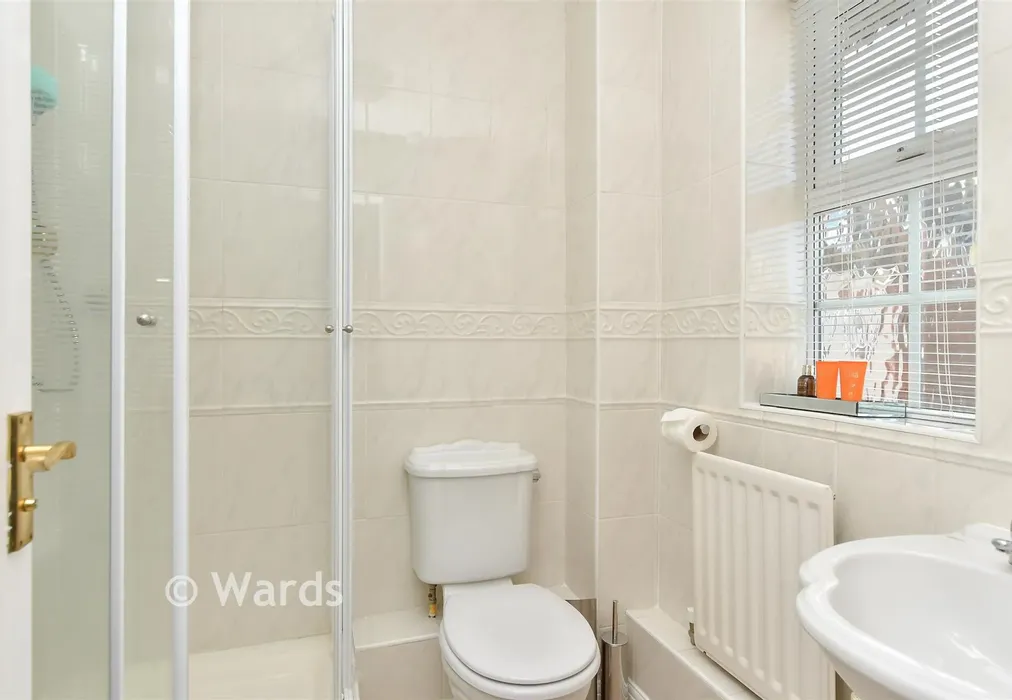 En-Suite Shower Room - Penny Cress Road, Minster-On-Sea, Kent - Wards of Kent