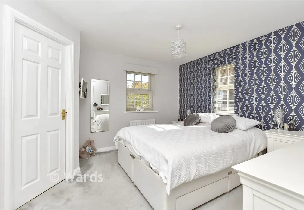 Bedroom 1 - Penny Cress Road, Minster-On-Sea, Kent - Wards of Kent