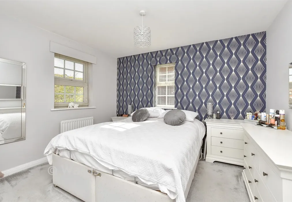 Bedroom 1 - Penny Cress Road, Minster-On-Sea, Kent - Wards of Kent