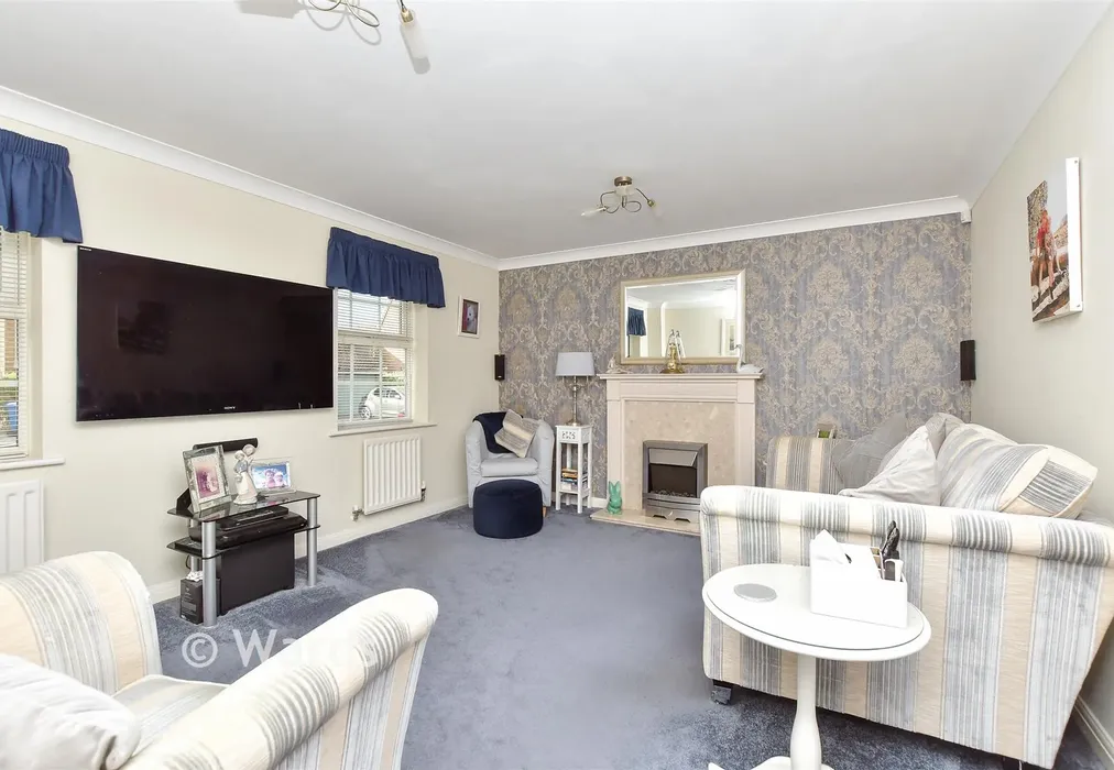 Lounge - Penny Cress Road, Minster-On-Sea, Kent - Wards of Kent