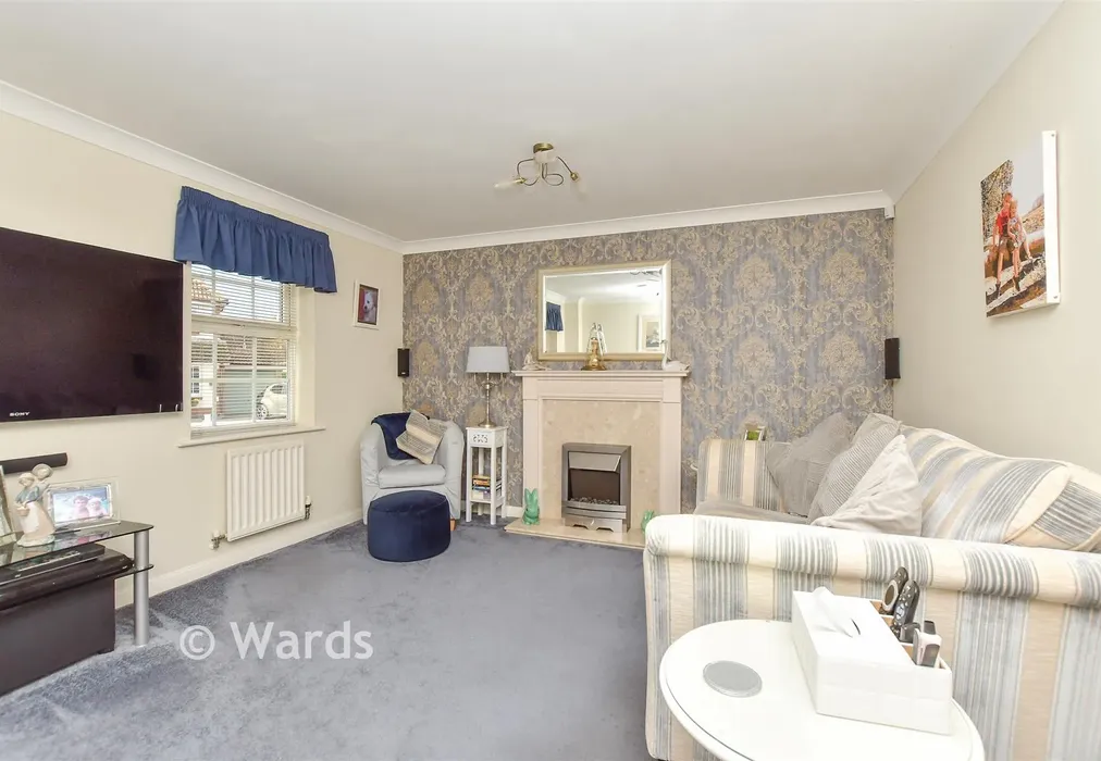 Lounge - Penny Cress Road, Minster-On-Sea, Kent - Wards of Kent