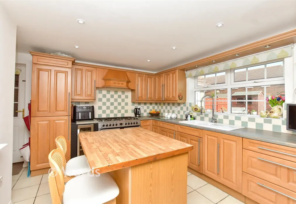 Kitchen/Breakfast Room - Penny Cress Road, Minster-On-Sea, Kent - Wards of Kent