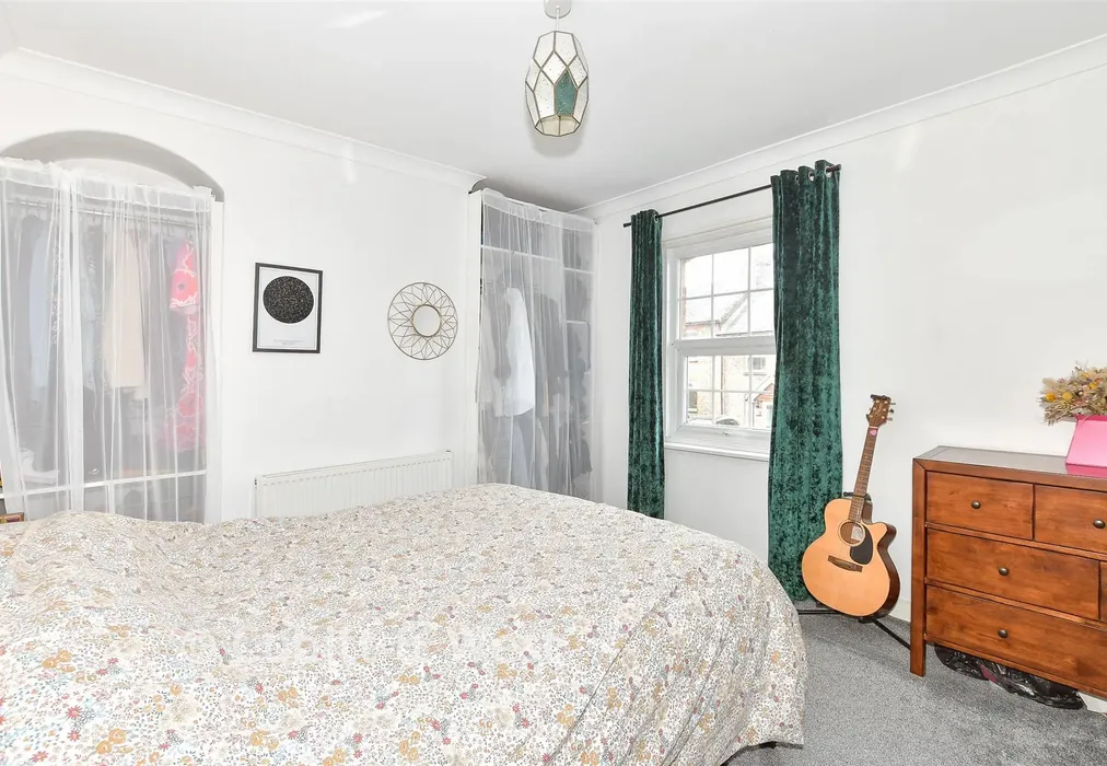 Bedroom 1 - Alexandra Road, Uckfield, East Sussex - Wards of Kent