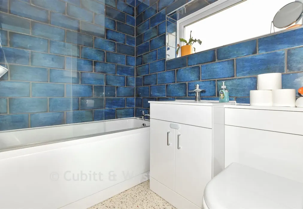 Bathroom - Alexandra Road, Uckfield, East Sussex - Wards of Kent